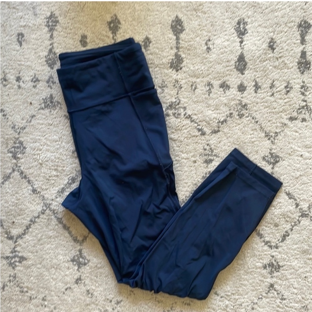 Lululemon Fast & Free size 6 navy leggings